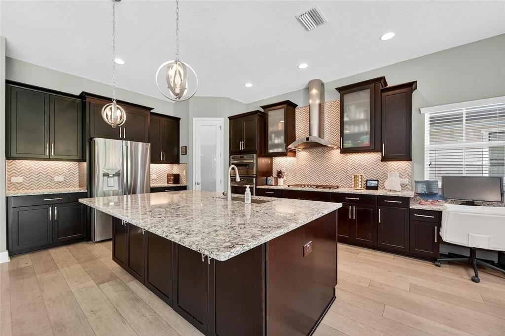 En Venta: $789,000 (5 camas, 4 baños, 4278 Pies cuadrados)