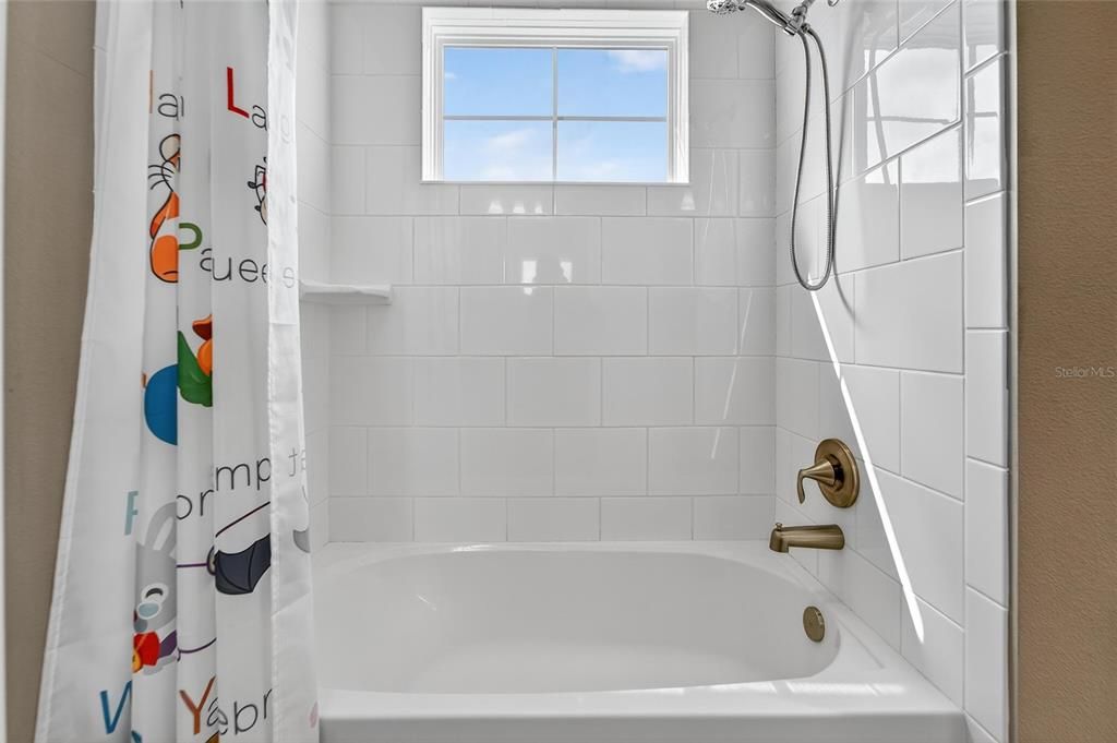 En Venta: $789,000 (5 camas, 4 baños, 4278 Pies cuadrados)