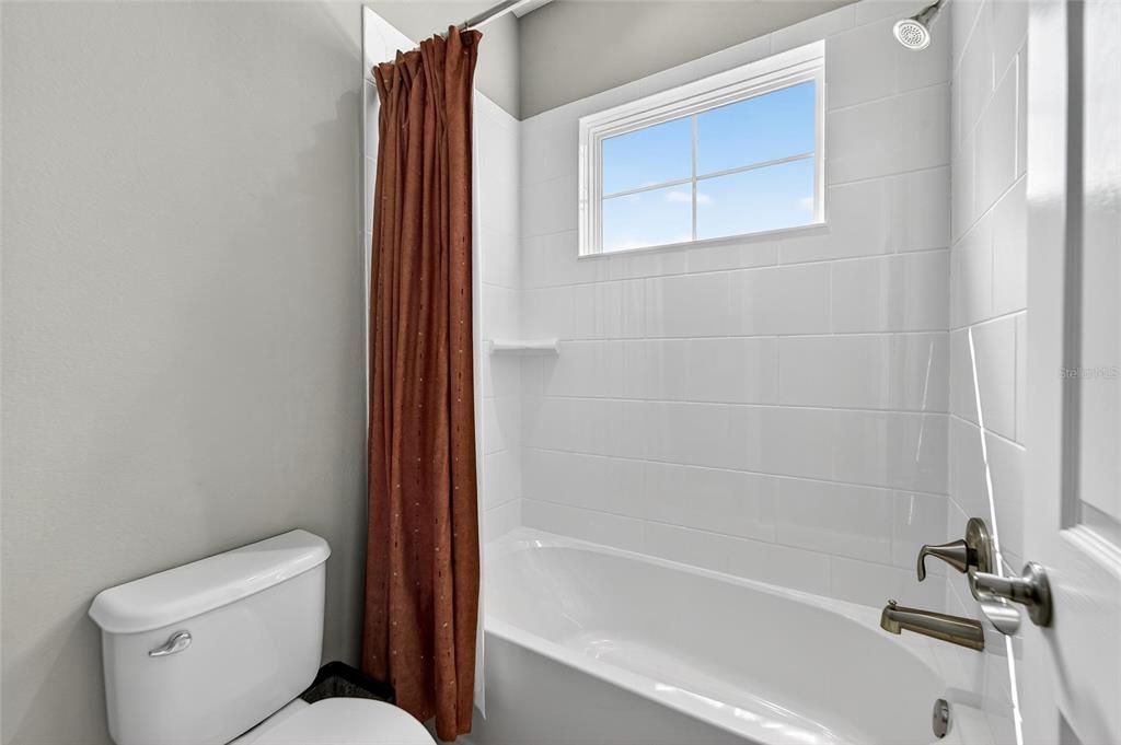 En Venta: $789,000 (5 camas, 4 baños, 4278 Pies cuadrados)