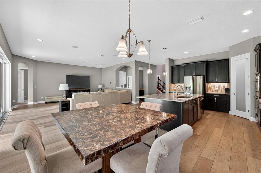 En Venta: $789,000 (5 camas, 4 baños, 4278 Pies cuadrados)