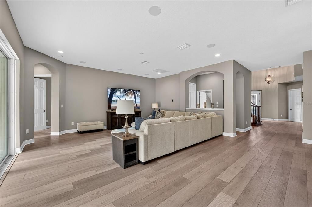 En Venta: $789,000 (5 camas, 4 baños, 4278 Pies cuadrados)