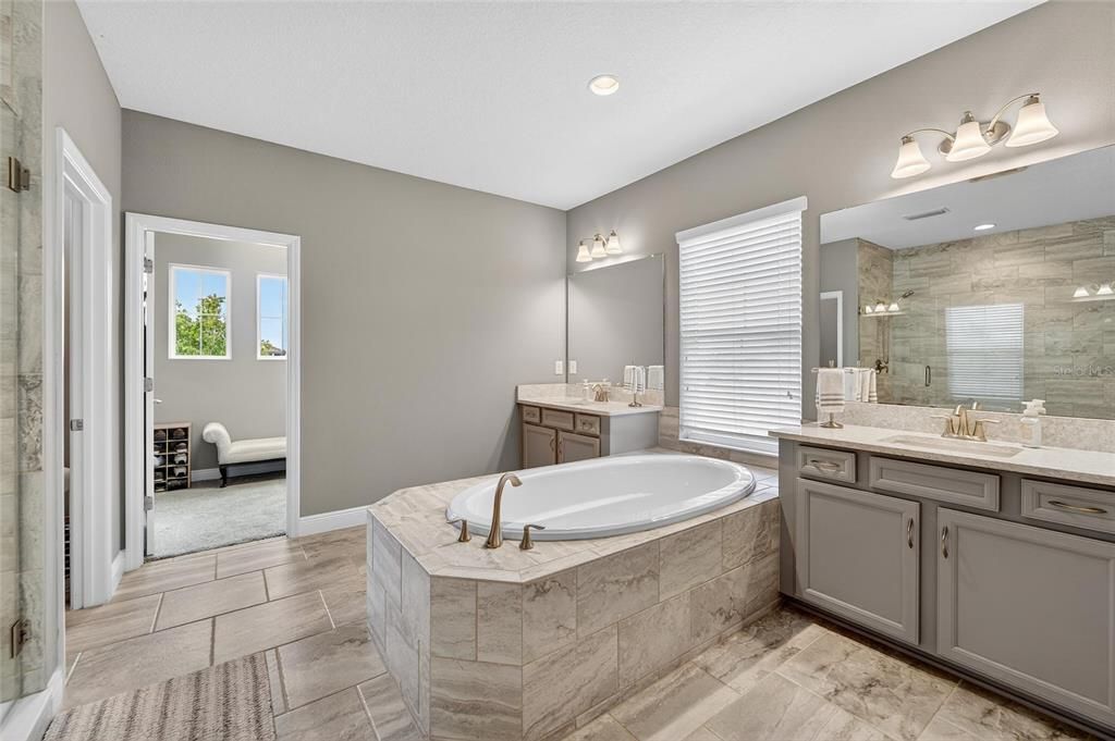 En Venta: $789,000 (5 camas, 4 baños, 4278 Pies cuadrados)