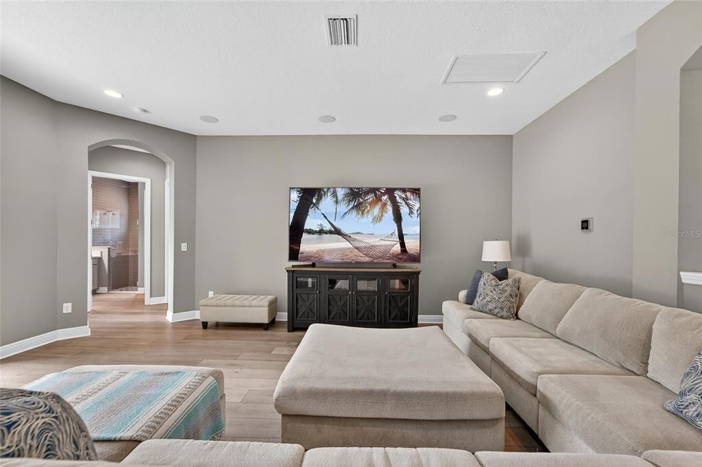 En Venta: $789,000 (5 camas, 4 baños, 4278 Pies cuadrados)