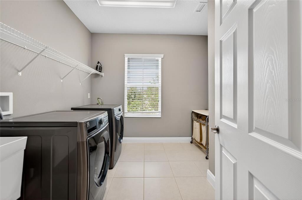 En Venta: $789,000 (5 camas, 4 baños, 4278 Pies cuadrados)