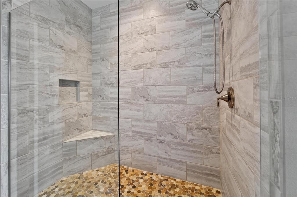 En Venta: $789,000 (5 camas, 4 baños, 4278 Pies cuadrados)