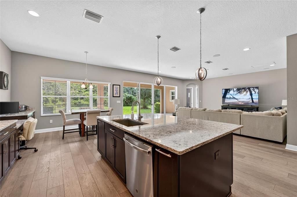 En Venta: $789,000 (5 camas, 4 baños, 4278 Pies cuadrados)