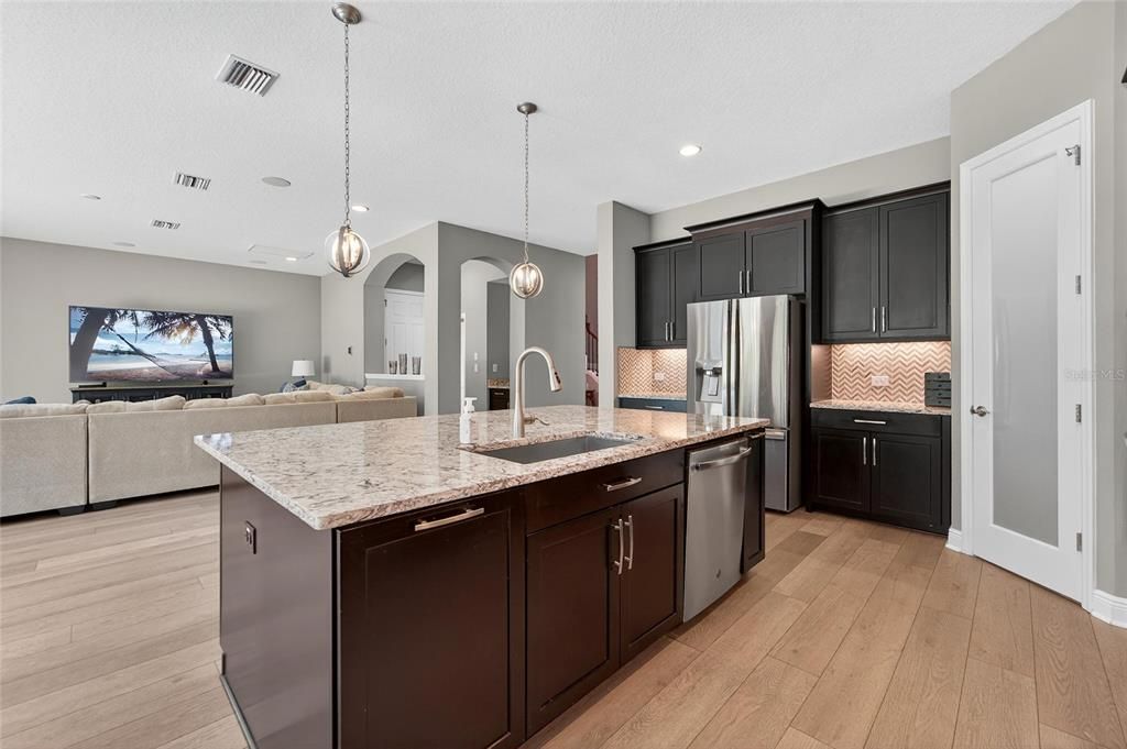 En Venta: $789,000 (5 camas, 4 baños, 4278 Pies cuadrados)