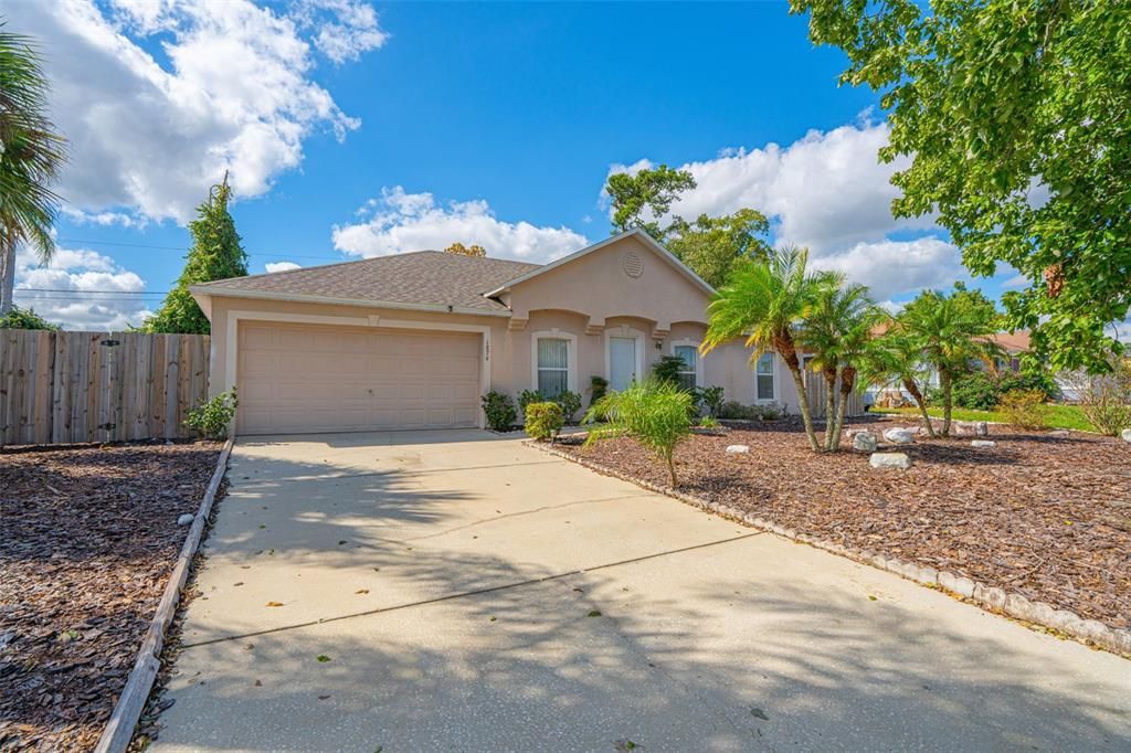 Vendido Recientemente: $299,900 (3 camas, 2 baños, 1564 Pies cuadrados)