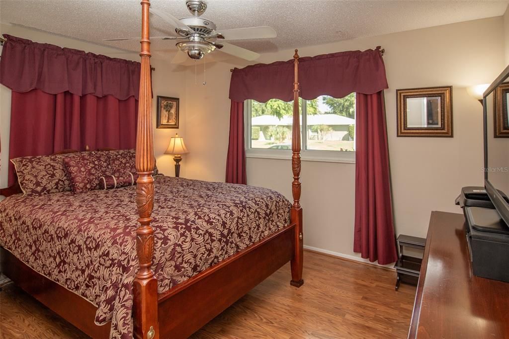 En Venta: $549,900 (3 camas, 2 baños, 1727 Pies cuadrados)