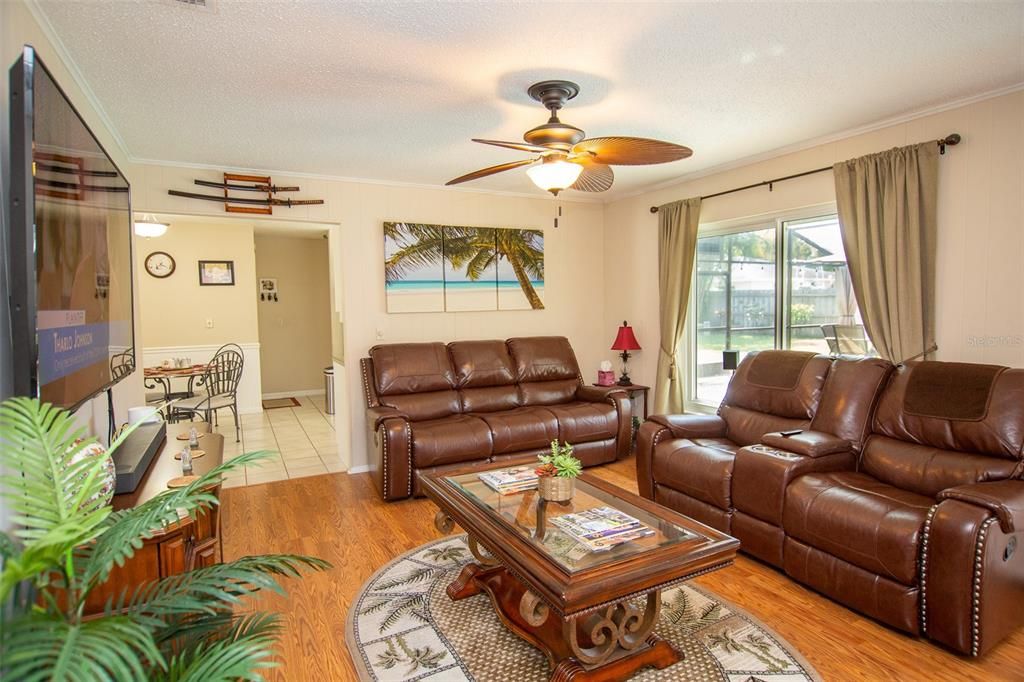 En Venta: $549,900 (3 camas, 2 baños, 1727 Pies cuadrados)