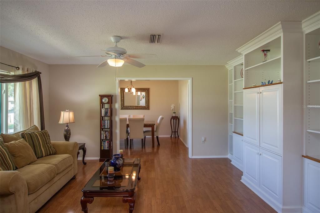 En Venta: $549,900 (3 camas, 2 baños, 1727 Pies cuadrados)