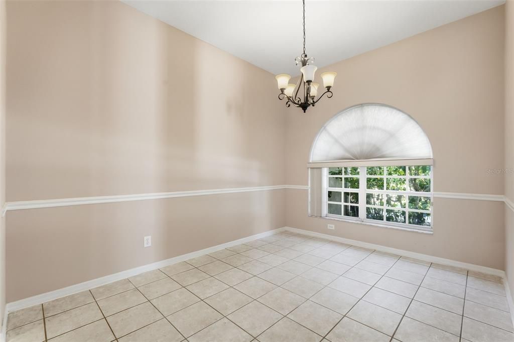 Activo con contrato: $430,000 (4 camas, 3 baños, 2077 Pies cuadrados)