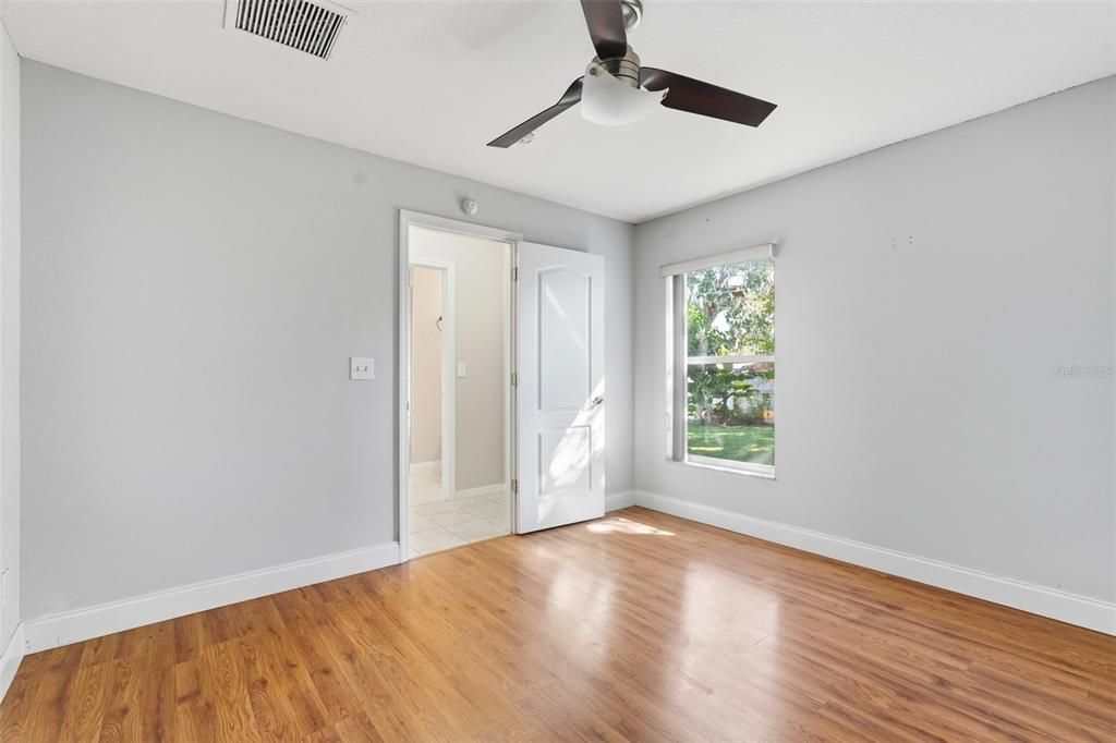 Activo con contrato: $430,000 (4 camas, 3 baños, 2077 Pies cuadrados)