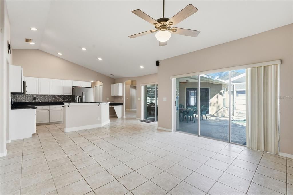 Activo con contrato: $430,000 (4 camas, 3 baños, 2077 Pies cuadrados)