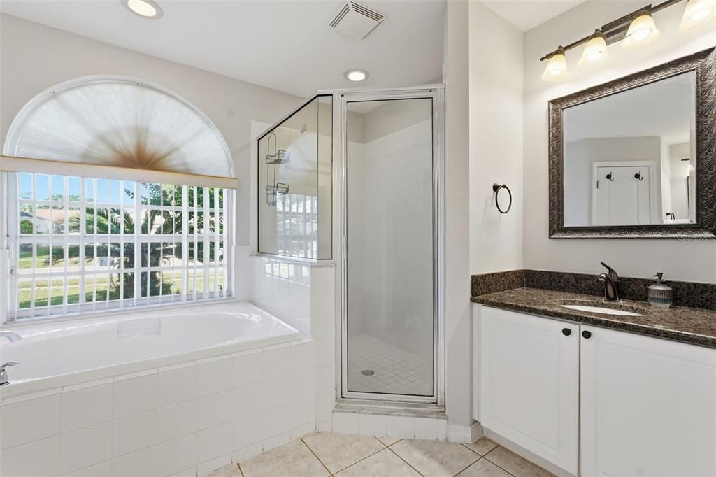 Activo con contrato: $430,000 (4 camas, 3 baños, 2077 Pies cuadrados)