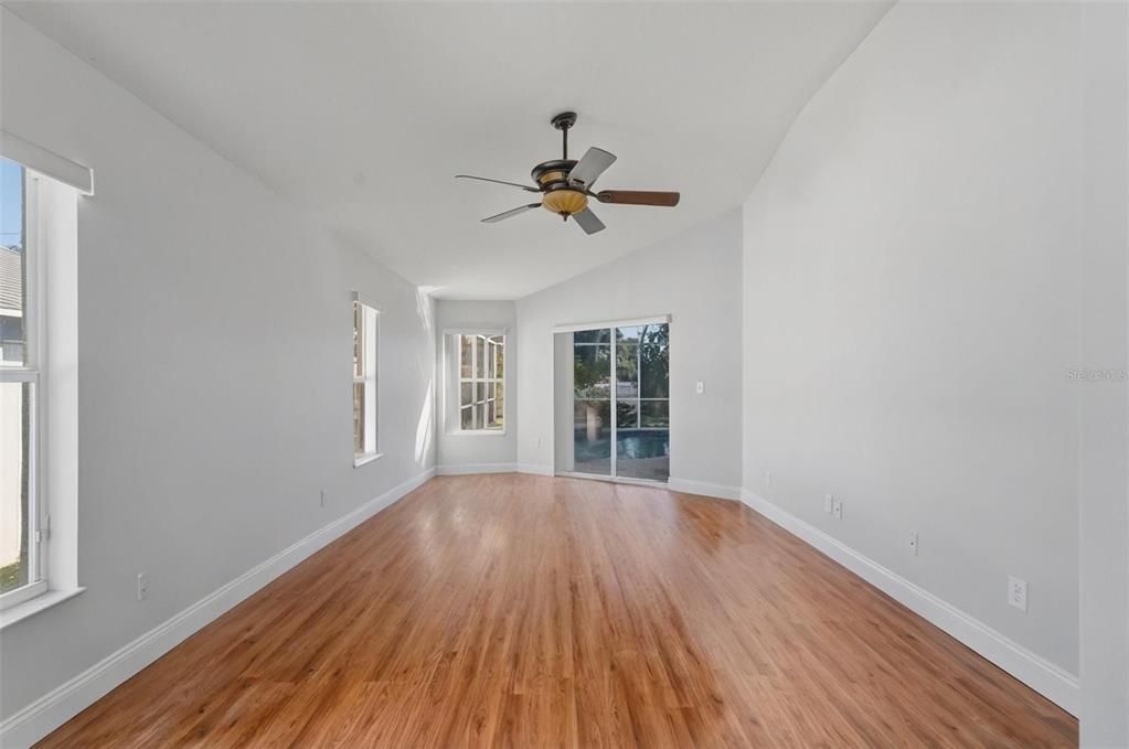 Activo con contrato: $430,000 (4 camas, 3 baños, 2077 Pies cuadrados)