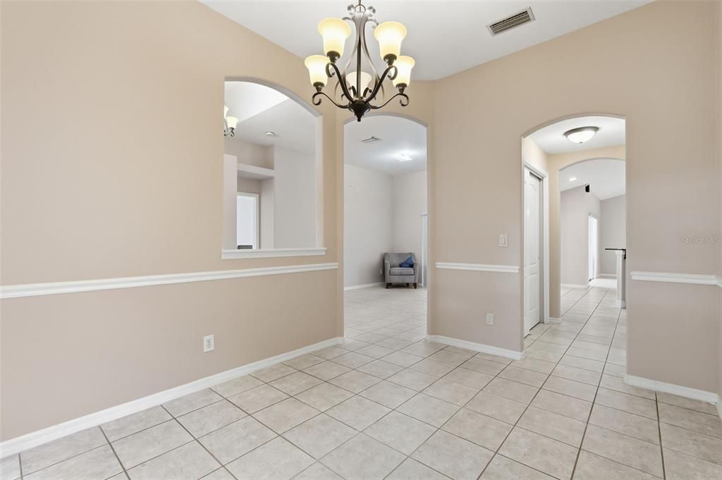 Activo con contrato: $430,000 (4 camas, 3 baños, 2077 Pies cuadrados)