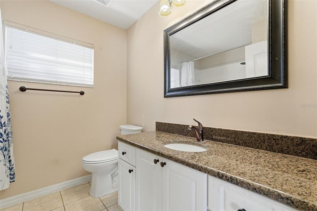 Activo con contrato: $430,000 (4 camas, 3 baños, 2077 Pies cuadrados)