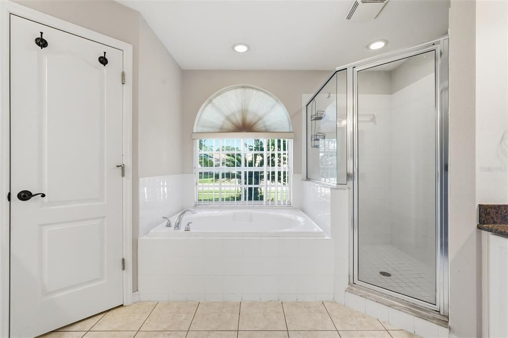 Activo con contrato: $430,000 (4 camas, 3 baños, 2077 Pies cuadrados)