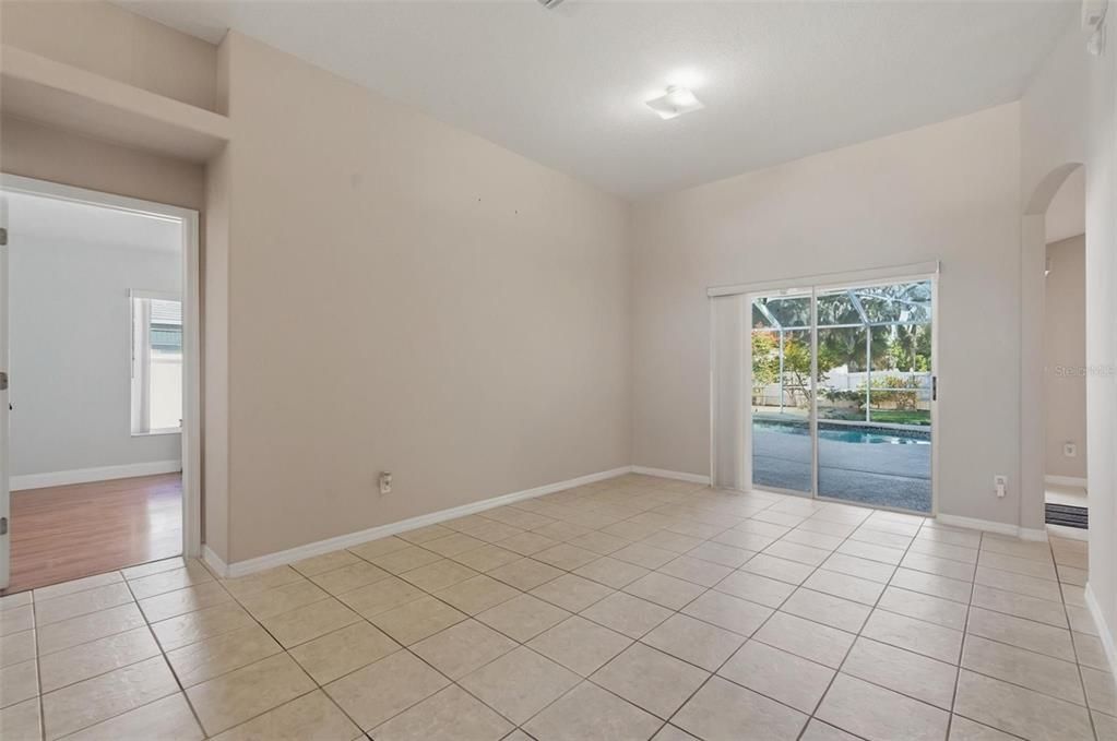 Activo con contrato: $430,000 (4 camas, 3 baños, 2077 Pies cuadrados)