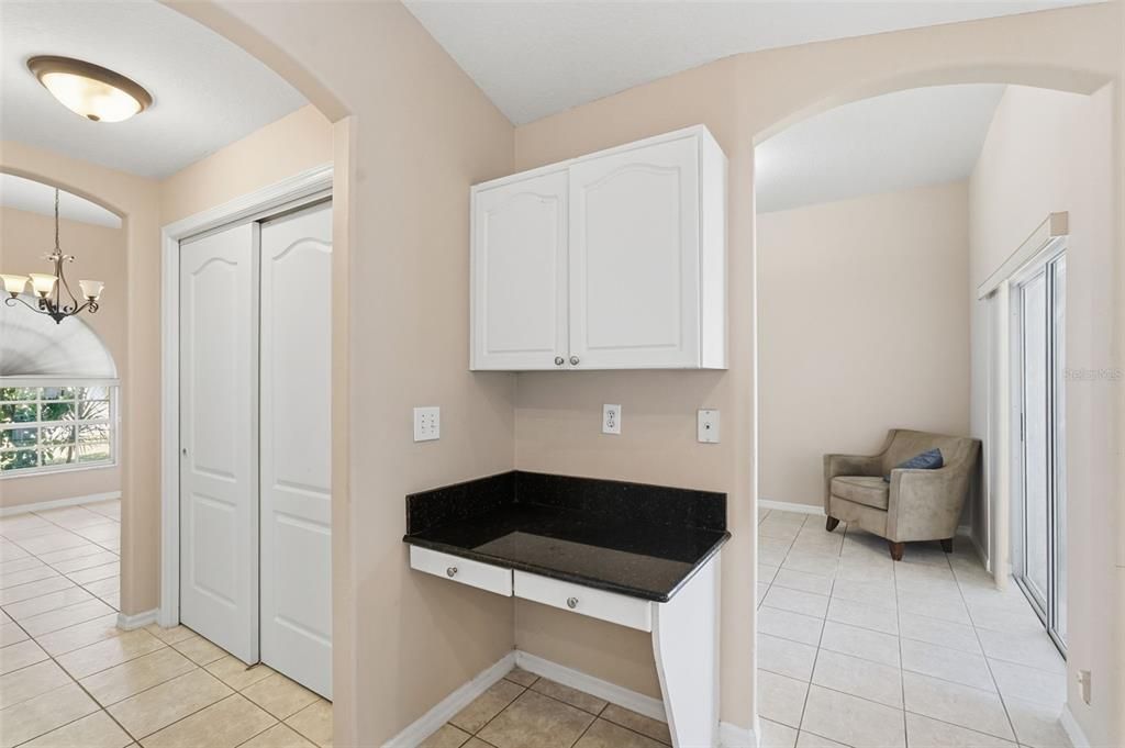 Activo con contrato: $430,000 (4 camas, 3 baños, 2077 Pies cuadrados)