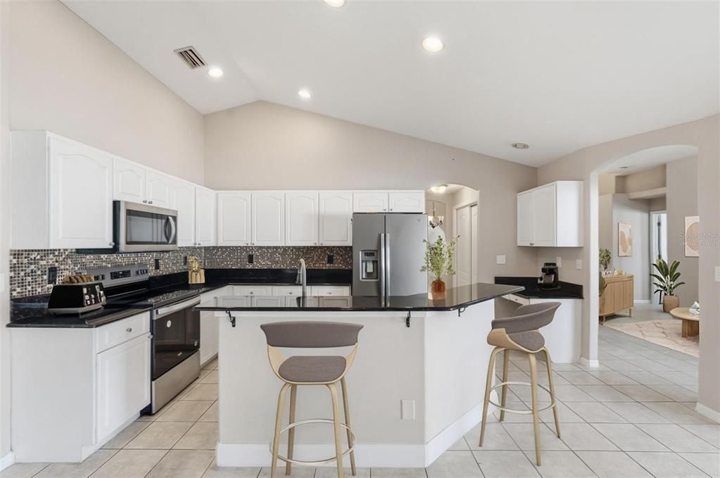 Activo con contrato: $430,000 (4 camas, 3 baños, 2077 Pies cuadrados)