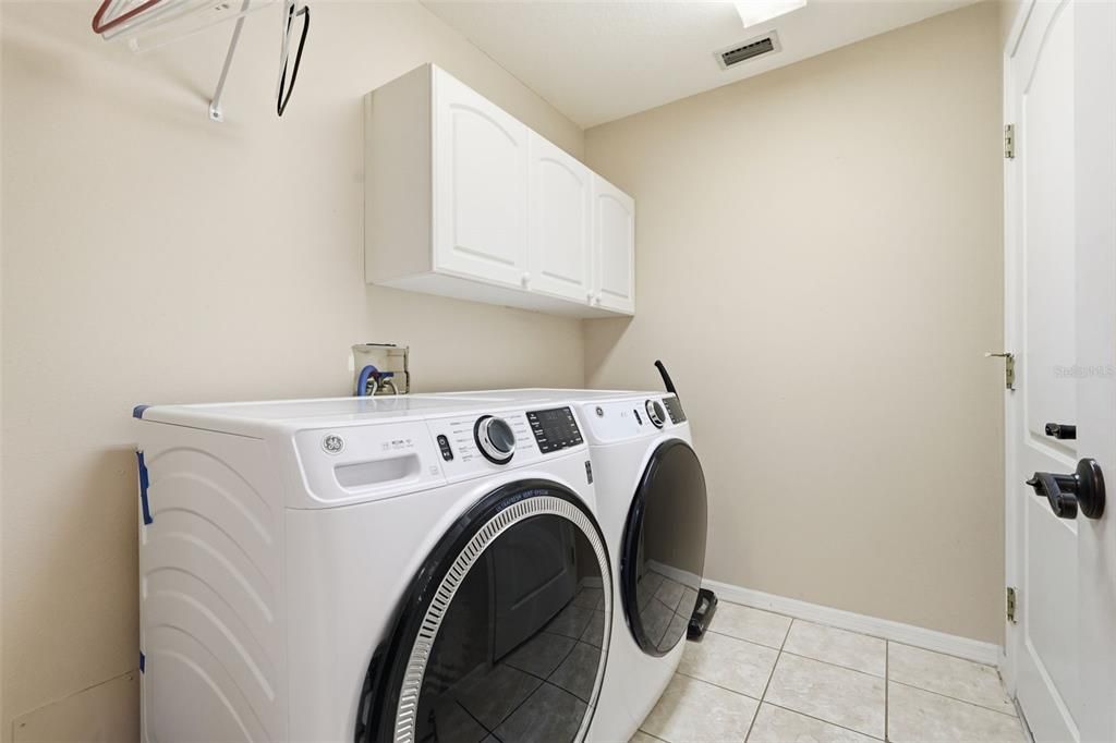 Activo con contrato: $430,000 (4 camas, 3 baños, 2077 Pies cuadrados)