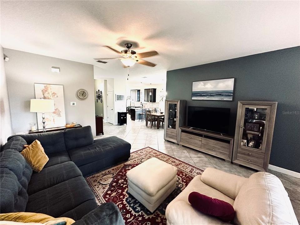 En Venta: $395,900 (3 camas, 2 baños, 1677 Pies cuadrados)