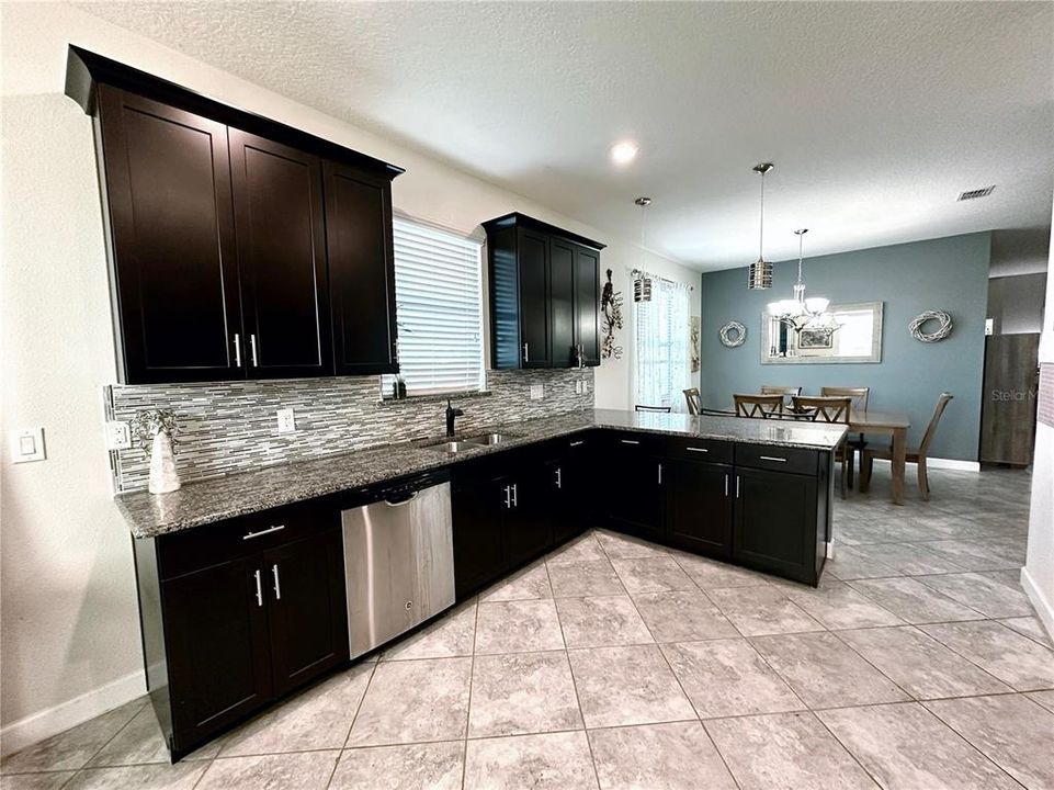 En Venta: $395,900 (3 camas, 2 baños, 1677 Pies cuadrados)