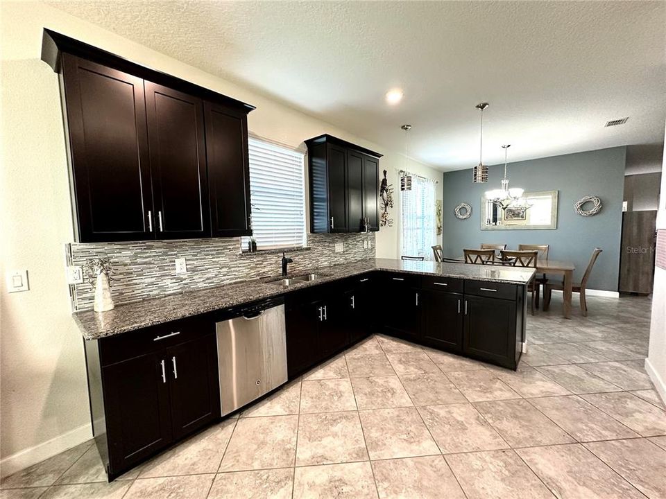 En Venta: $395,900 (3 camas, 2 baños, 1677 Pies cuadrados)