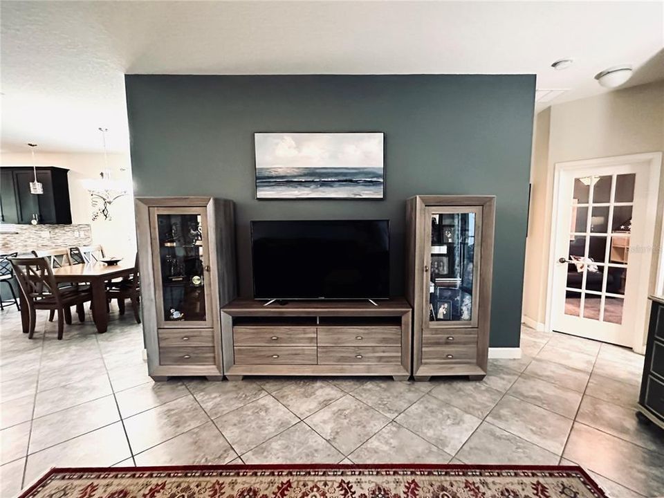 En Venta: $395,900 (3 camas, 2 baños, 1677 Pies cuadrados)