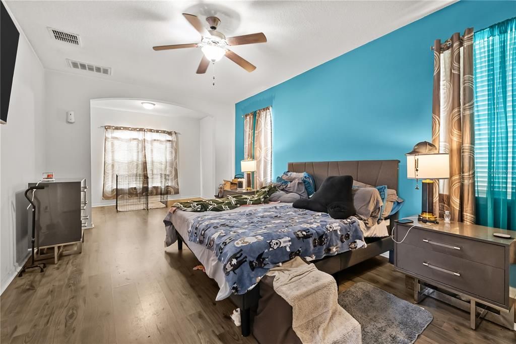 В аренду: $3,100 (5 спален, 2 ванн, 2595 Квадратных фут)