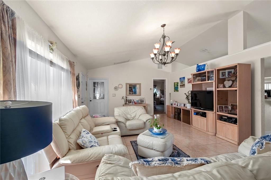 Active With Contract: $275,536 (4 beds, 3 baths, 2026 Square Feet)