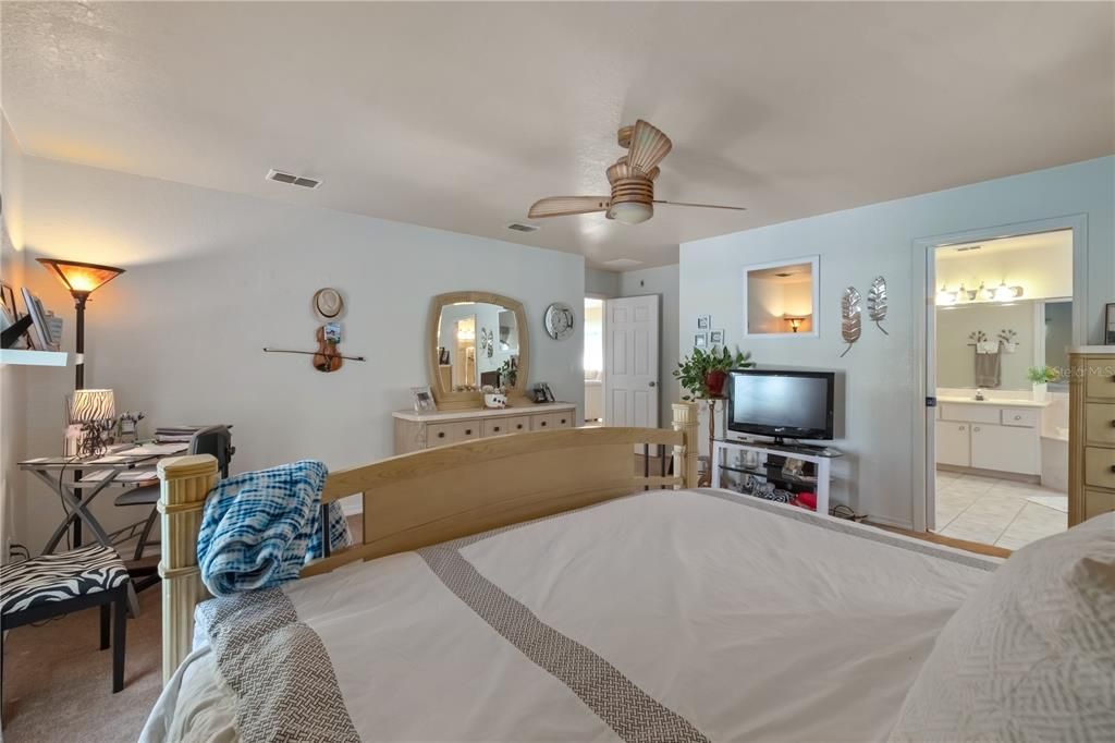 Active With Contract: $275,536 (4 beds, 3 baths, 2026 Square Feet)