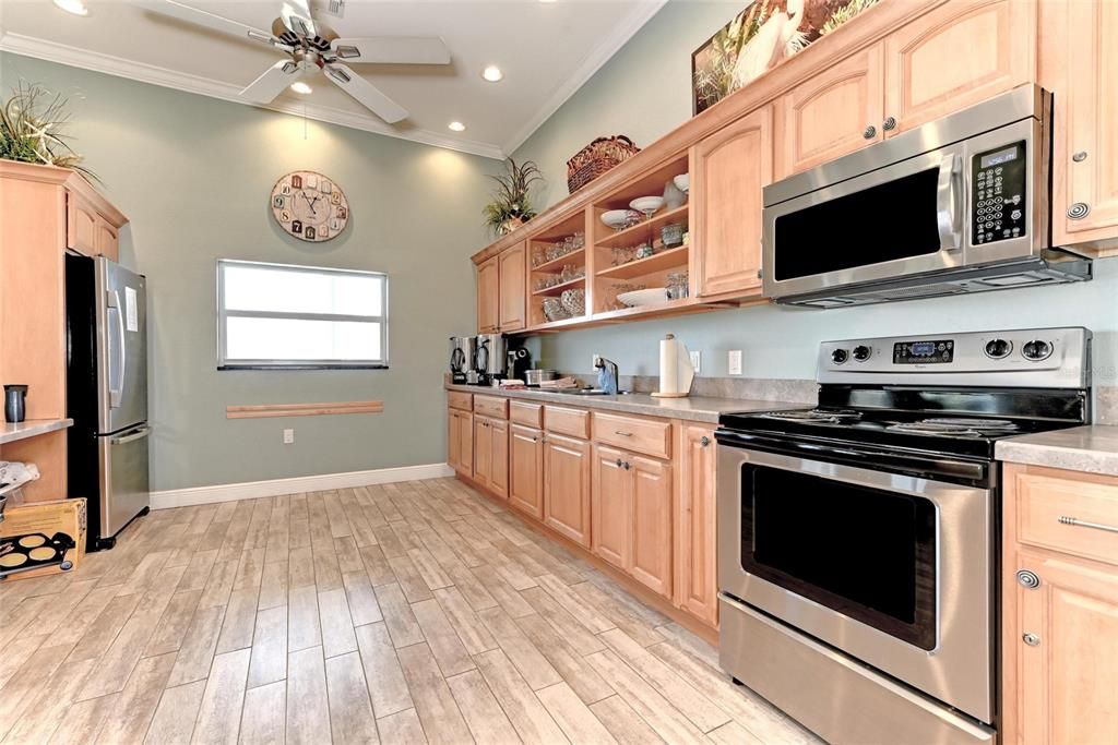 For Sale: $449,900 (3 beds, 2 baths, 1985 Square Feet)