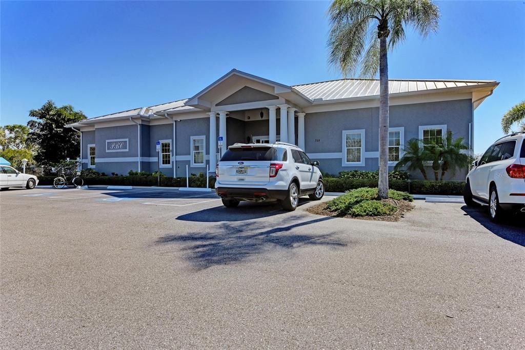 For Sale: $449,900 (3 beds, 2 baths, 1985 Square Feet)