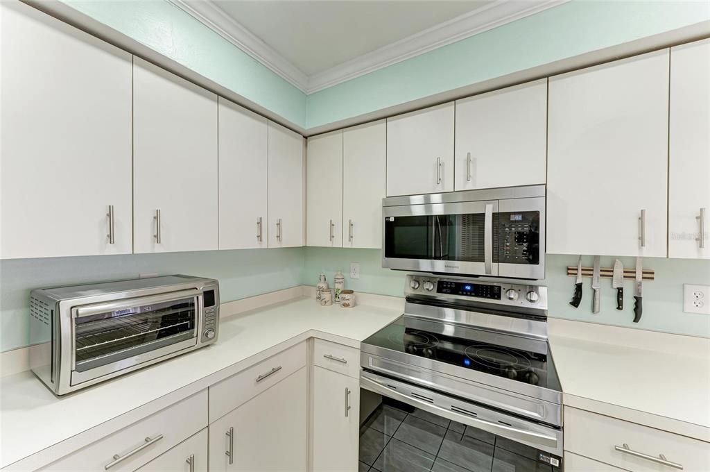 For Sale: $449,900 (3 beds, 2 baths, 1985 Square Feet)