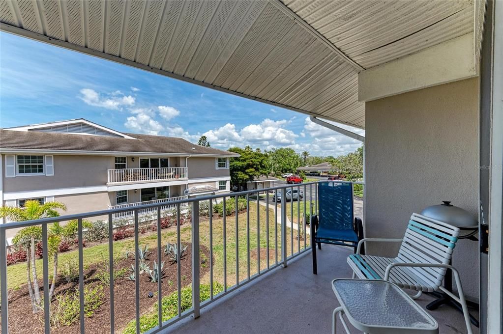 For Sale: $449,900 (3 beds, 2 baths, 1985 Square Feet)