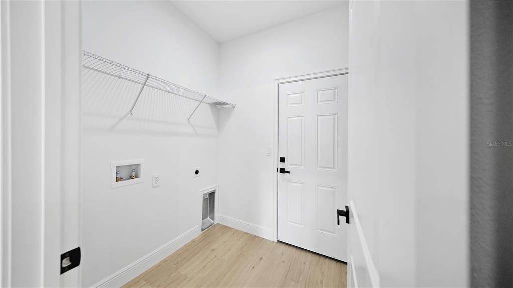 For Sale: $321,900 (4 beds, 3 baths, 1952 Square Feet)