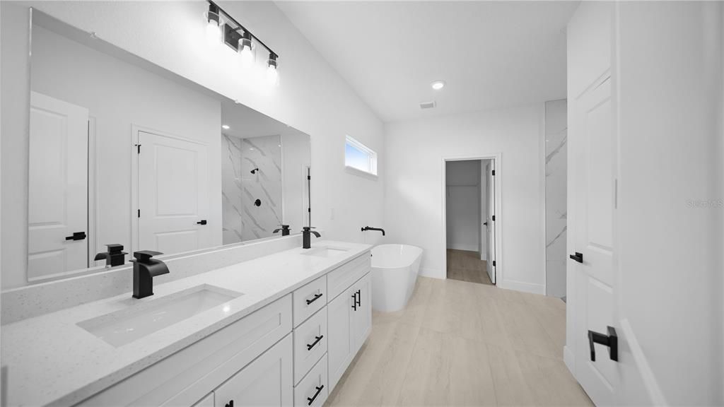 For Sale: $321,900 (4 beds, 3 baths, 1952 Square Feet)