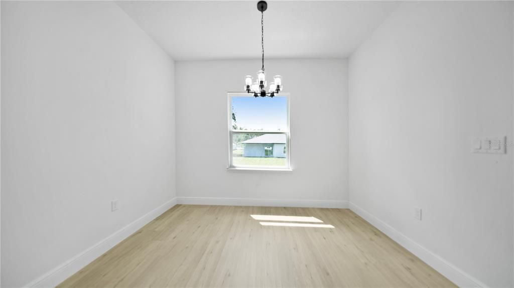 For Sale: $321,900 (4 beds, 3 baths, 1952 Square Feet)