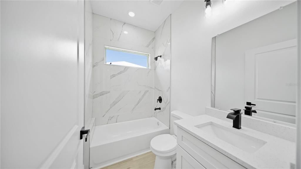 For Sale: $321,900 (4 beds, 3 baths, 1952 Square Feet)