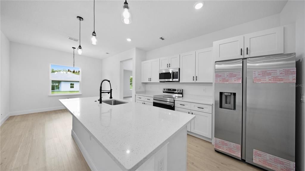 For Sale: $321,900 (4 beds, 3 baths, 1952 Square Feet)