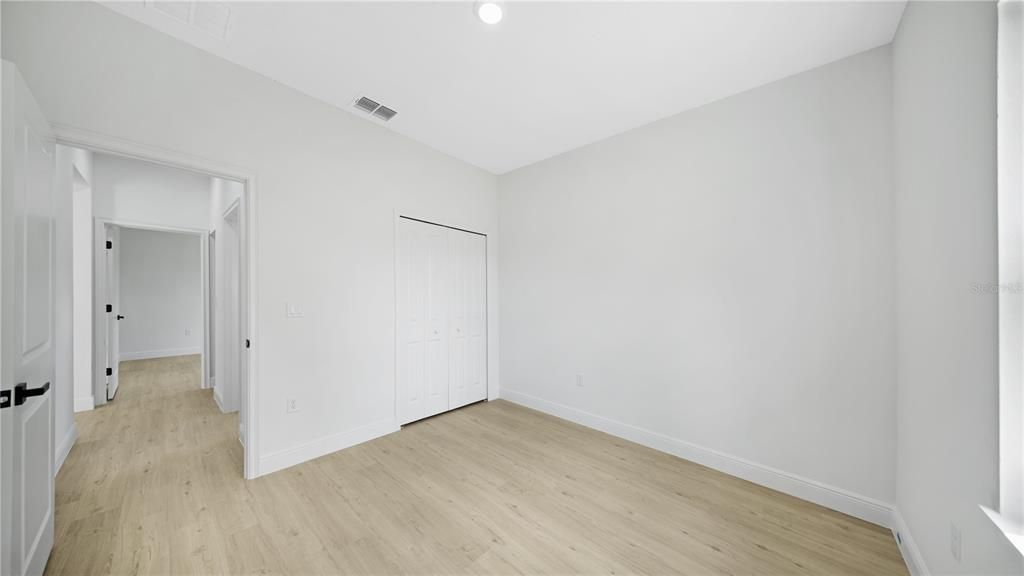 For Sale: $321,900 (4 beds, 3 baths, 1952 Square Feet)