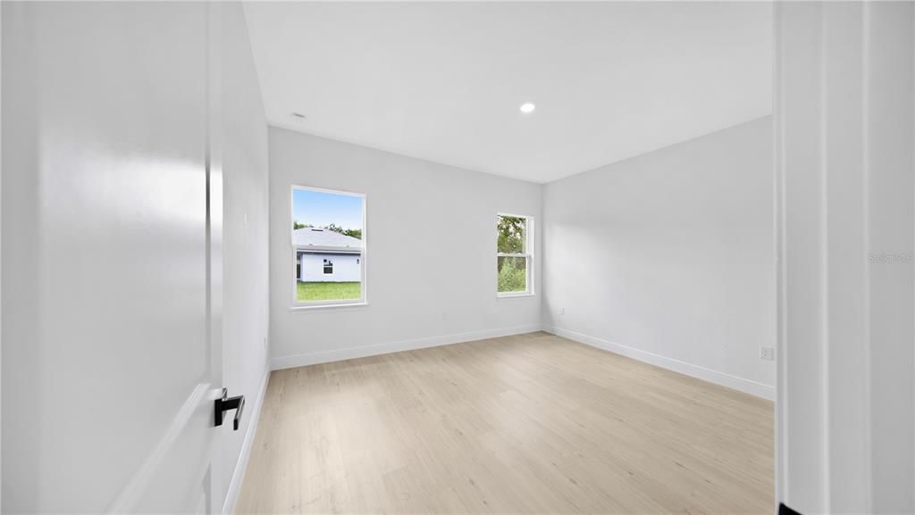 For Sale: $321,900 (4 beds, 3 baths, 1952 Square Feet)