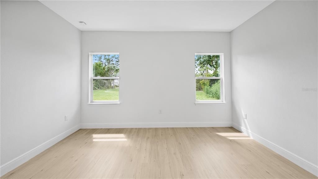 For Sale: $321,900 (4 beds, 3 baths, 1952 Square Feet)