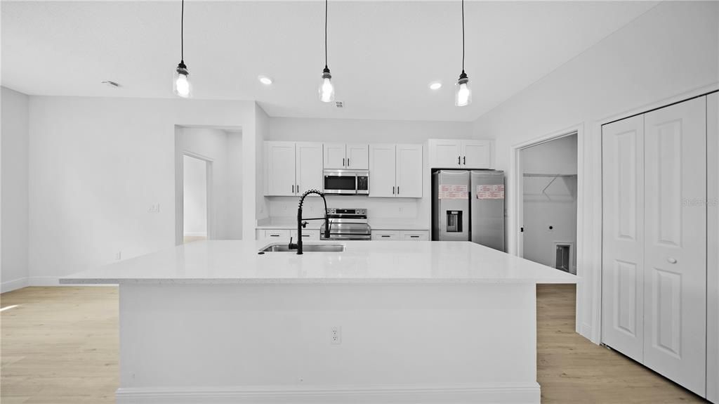 For Sale: $321,900 (4 beds, 3 baths, 1952 Square Feet)