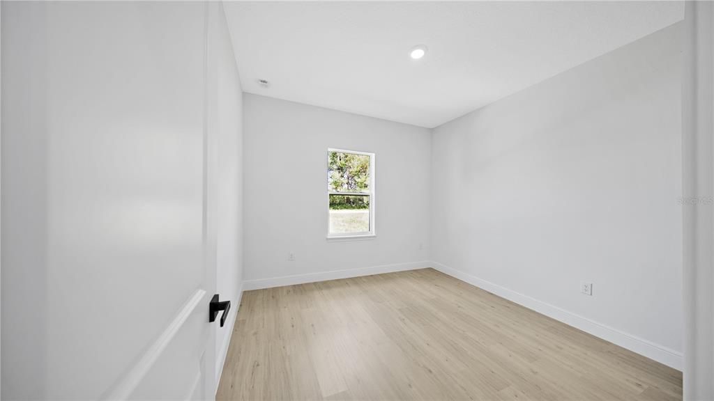 For Sale: $321,900 (4 beds, 3 baths, 1952 Square Feet)