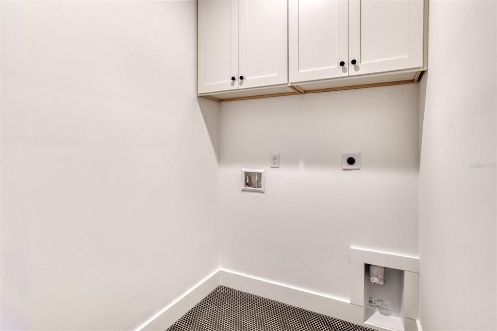 Active With Contract: $859,000 (3 beds, 2 baths, 1750 Square Feet)