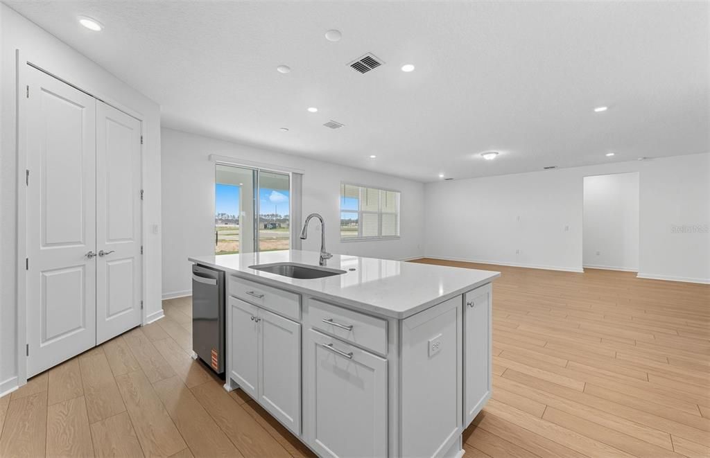 For Sale: $454,370 (3 beds, 3 baths, 2703 Square Feet)